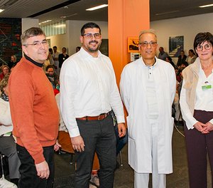 Im Rahmen einer Mitarbeiterversammlung wurde Faiz Rahman Faize (2. von rechts) als neuer Chefarzt für Innere Medizin/Gastroenterologie und Palliativmedizin am Diakonie Klinikum Kirchen vorgestellt. Seitens der Klinikleitung hießen (von links) Geschäftsführer Dr. Josef Rosenbauer, Verwaltungsdirektor Daniel Grube und Pflegedirektorin Michaela Meinhardt ihn herzlich willkommen.