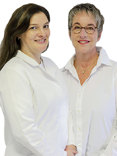 Dr. Caterina Kostic und Dr. Karin Miller-Schaake sind Dermatologinnen im MVZ Jung-Stilling.